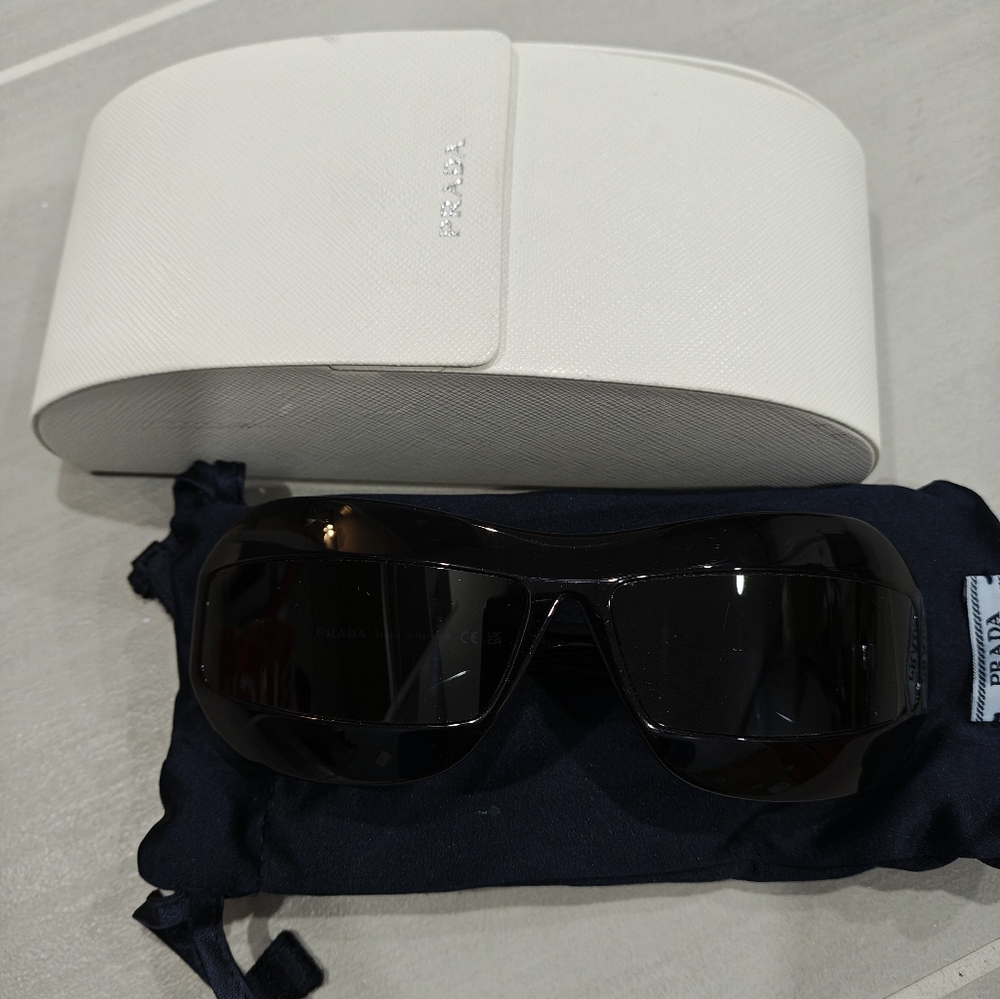 Black prada sunglasses - Picture 1 of 6